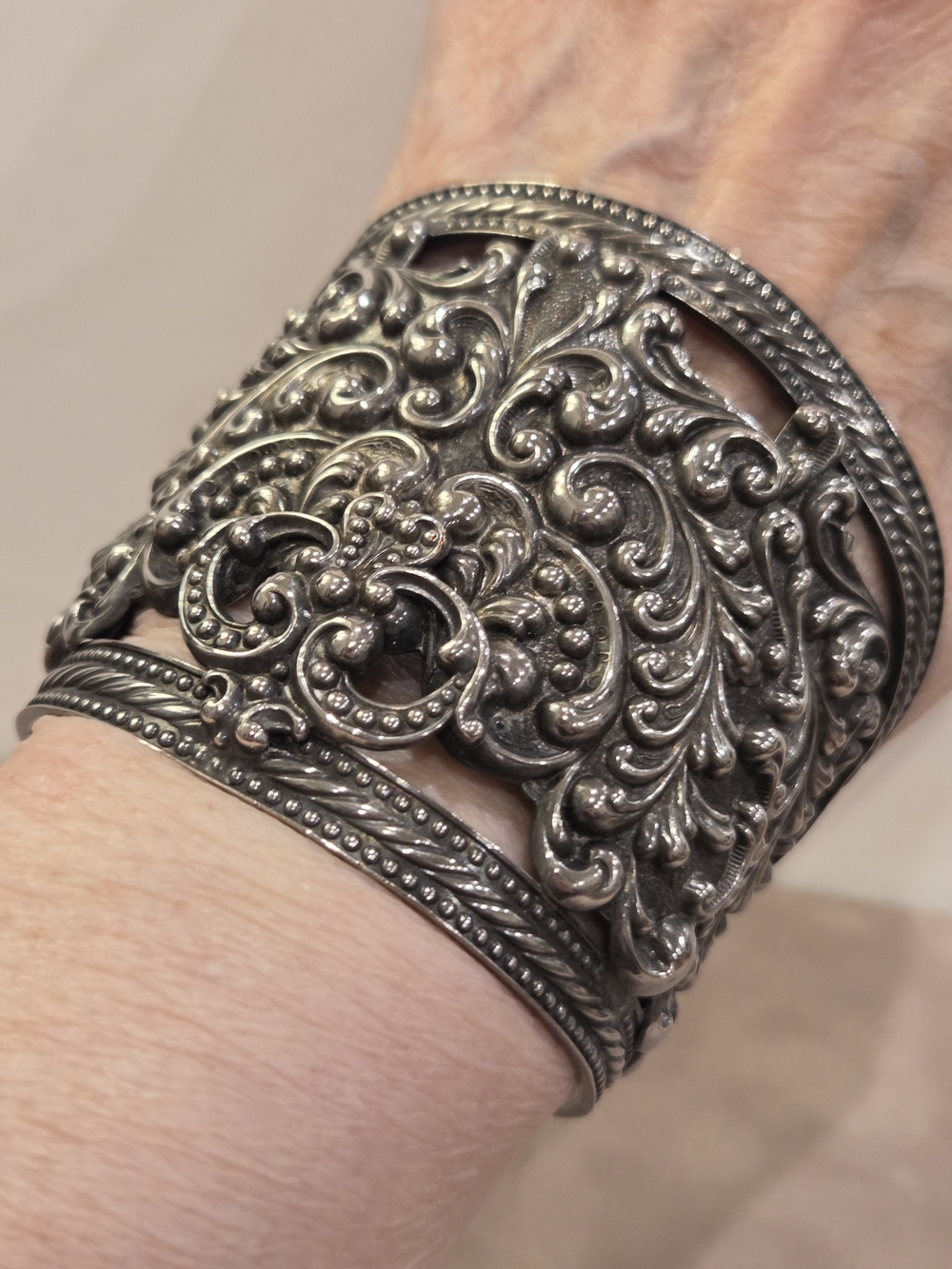 Fabulous 1950's Napier Ornate Filigree Silver-plated Cuff Bracelet - Picture 11 of 11